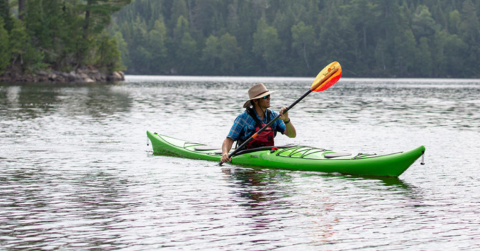 featured image Sea Kayaking and Whitewater Kayaking in les Laurentides, Québec paddle tales paddletv facing waves