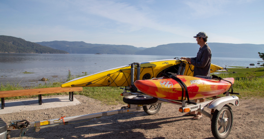 ken whiting packing up his jackson kayak and riot intrique kayak in Saguenay-Lac-Saint-Jean, Québec paddle tales paddletv facing waves