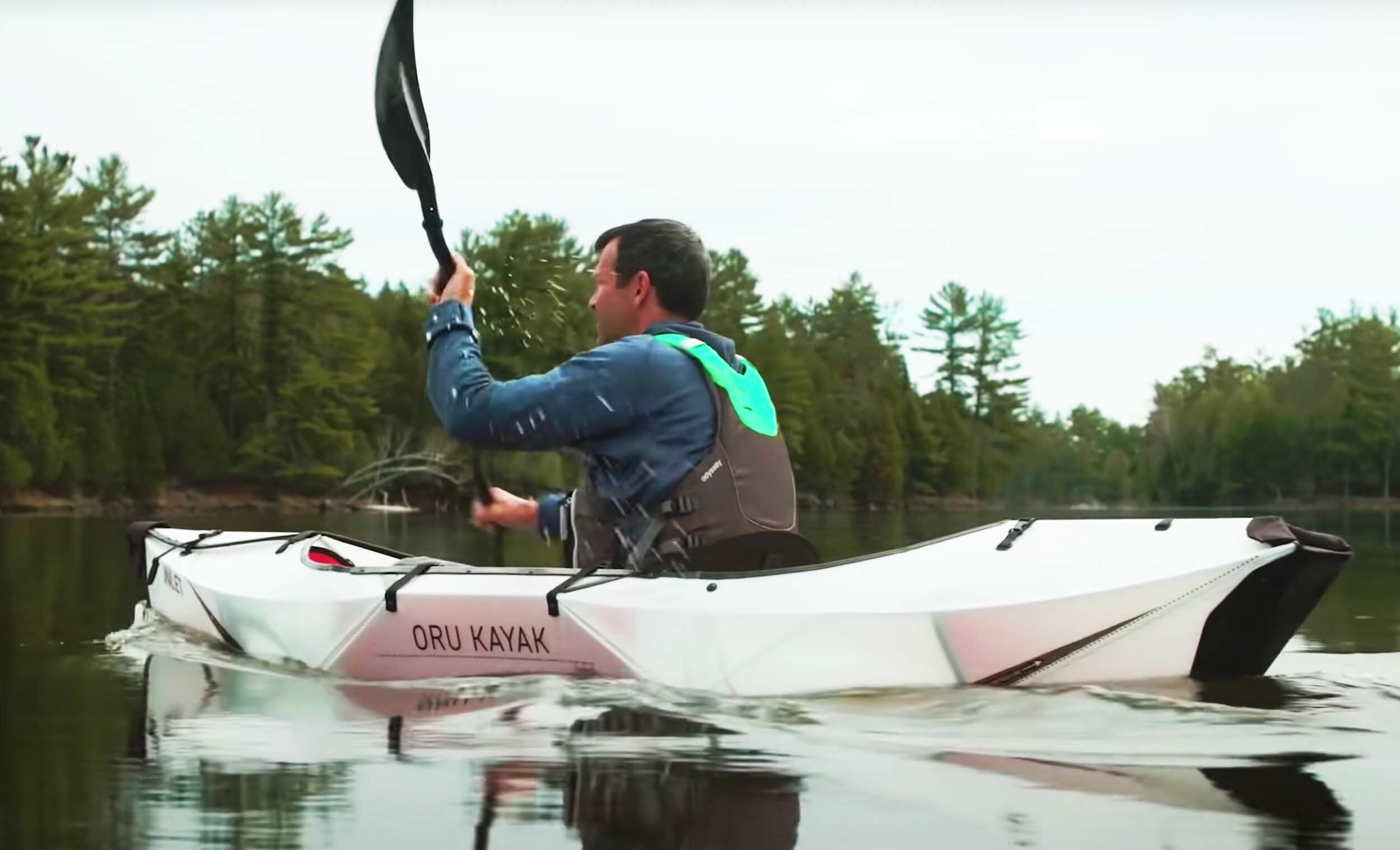 ken whiting testing the oru kayak inlet best in class for beginner kayakers and paddlers