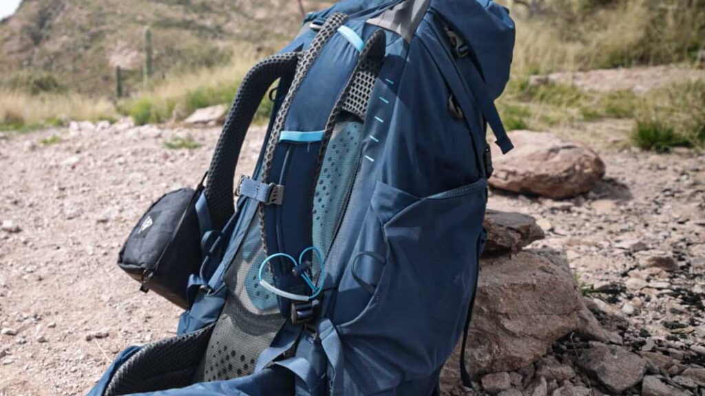 The Osprey Kestrel 48L pack has difficulties with its side access.