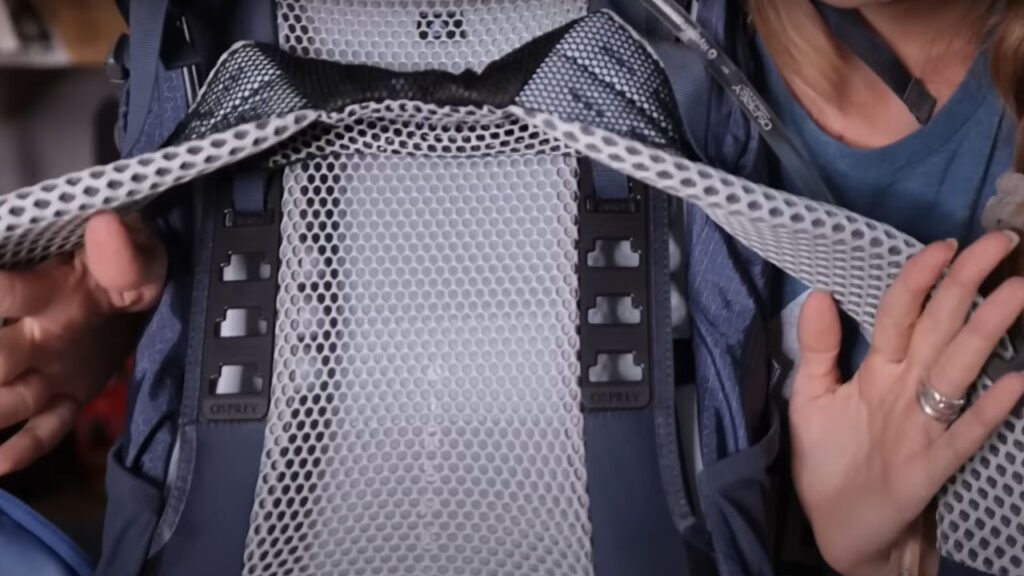 The Osprey Sirrus 24 day pack yoke system is much like a true backpack.