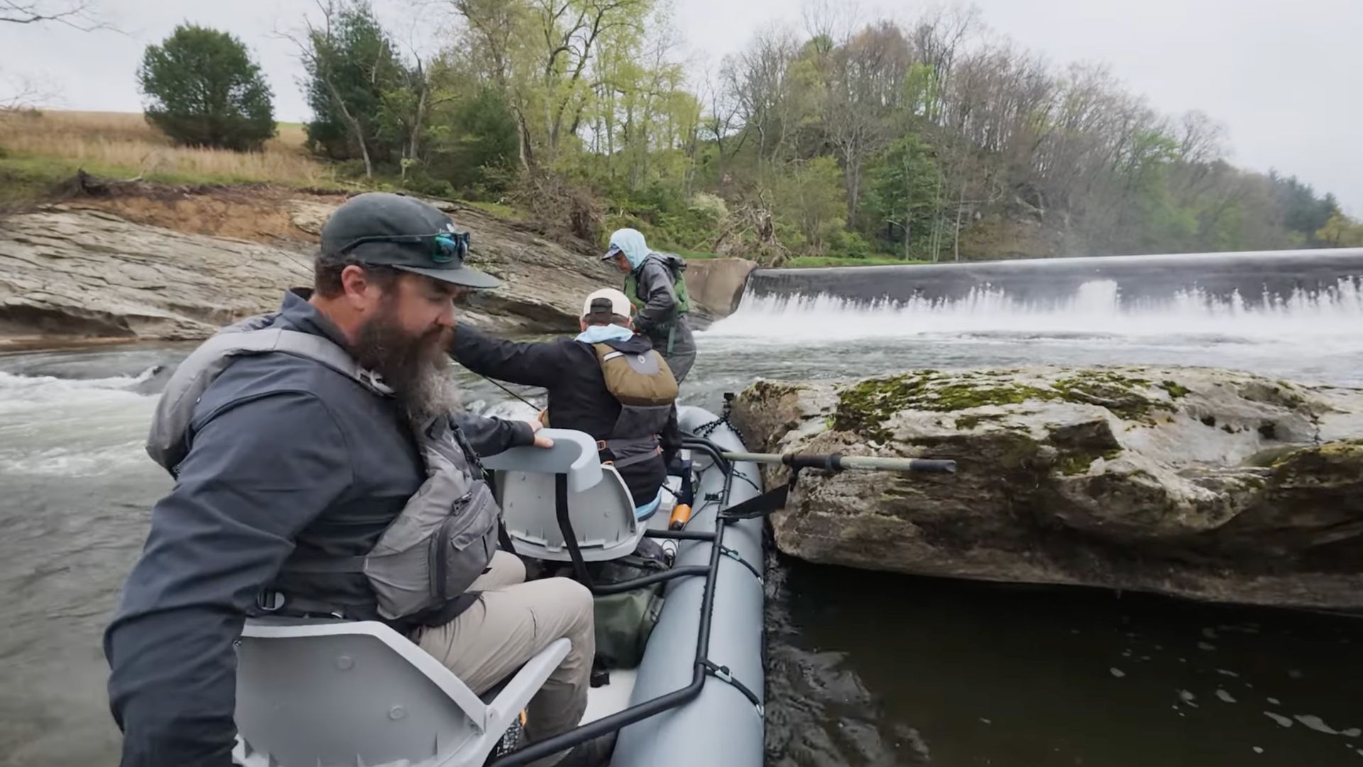 Flycraft Guide 3 Person Fishing Raft Review - In4adventure