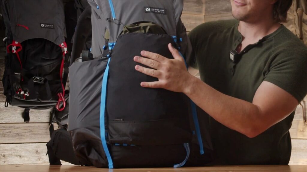 Mariposa 60L has a Large Front Mesh Pouch