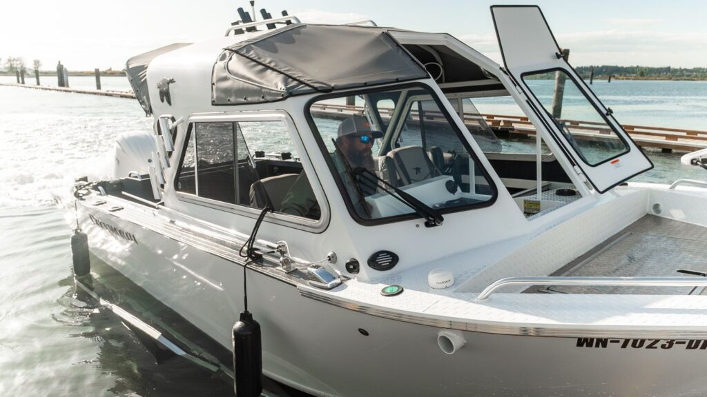 Discovery 21 Duckworth, bow of boat
