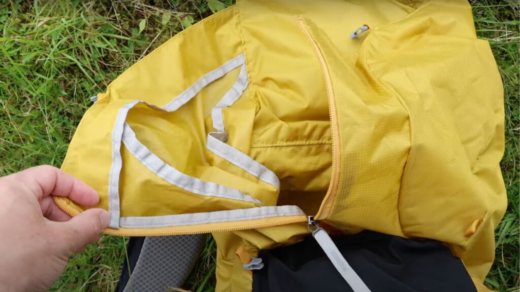 loris 25 daypack, pockets and zippers for convenience