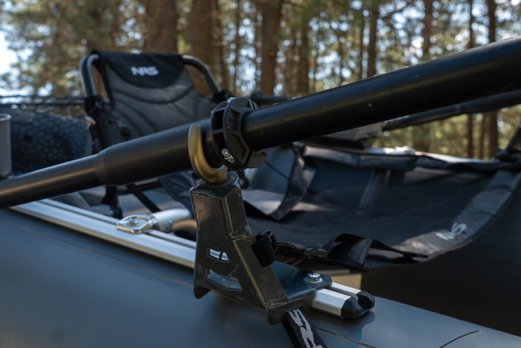 oar mount on the single person fishing raft