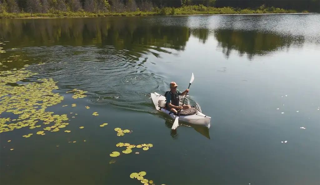 Shows the kayak in action and how well it tracks.