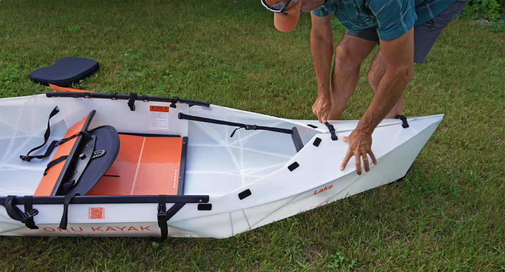Shows the assembly of the Oru Kayak Lake 